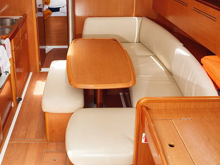 Beneteau Cyclades 39.3 - Interior - saloon (photo taken 2019)