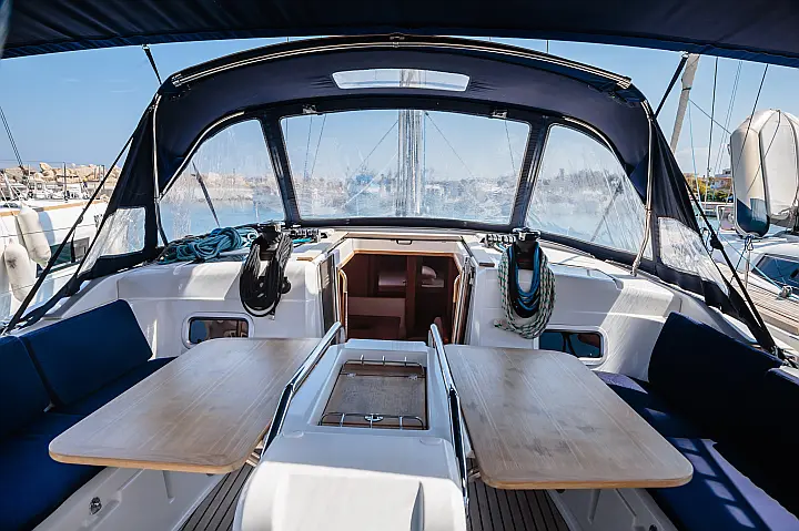 Sun Odyssey 519 - pozzetto tavolo