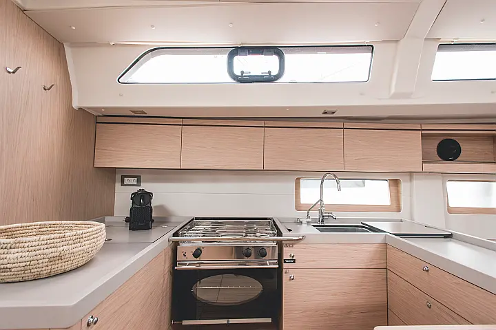 Oceanis 51.1 - cucina