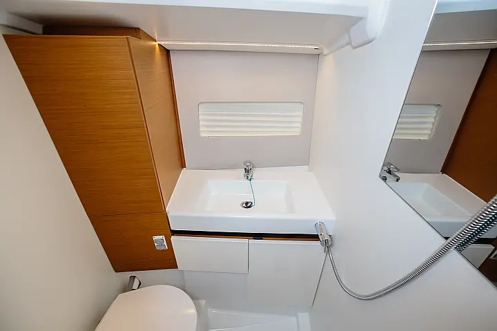 Sun Odyssey 490 - bagno