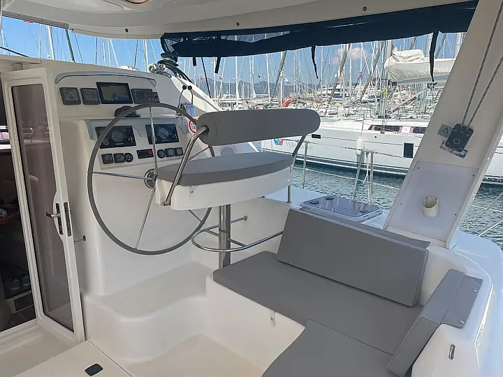 Leopard 4300 - helm