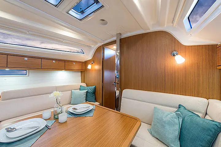 Bavaria Cruiser 37 - 