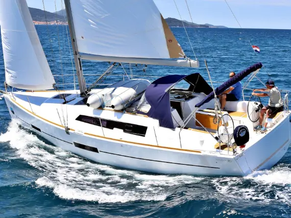 DUFOUR 382 BT