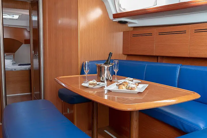 Cyclades 43.4 (2007) new full batten mainsail and dinghy 2012, bimini 2013, new genoa 2017, new upholstery 2017 - 