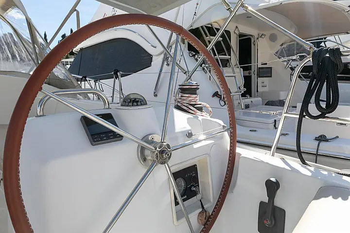 Cyclades 43.4 (2007) new full batten mainsail and dinghy 2012, bimini 2013, new genoa 2017, new upholstery 2017 - 
