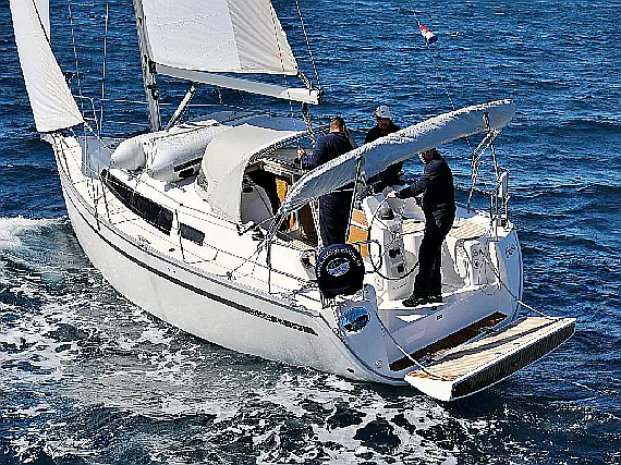 BAVARIA C 33 
