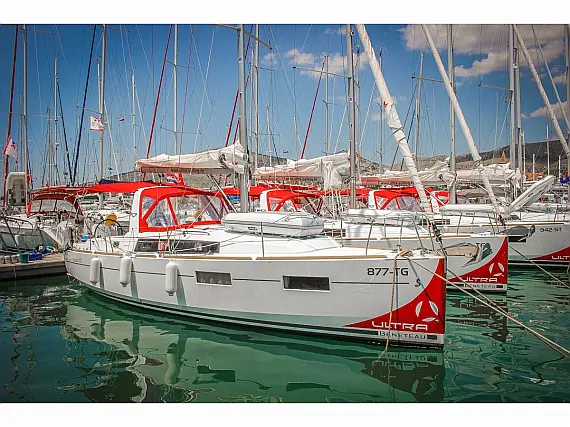 Oceanis 35