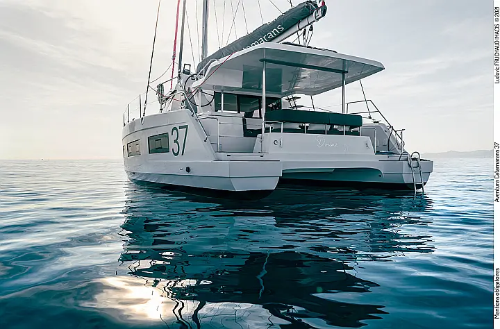 Aventura 37 - back view