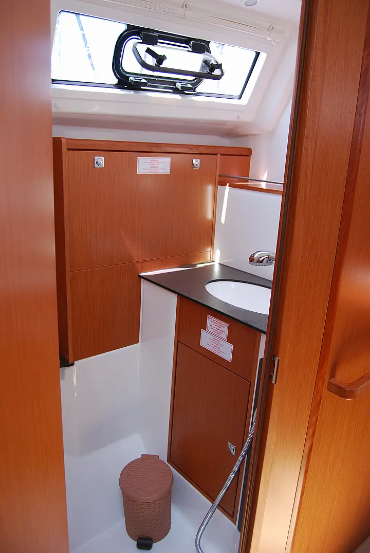 Bavaria Cruiser 37 - 