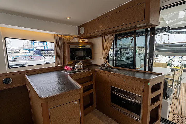 Lagoon 42 - Kitchen