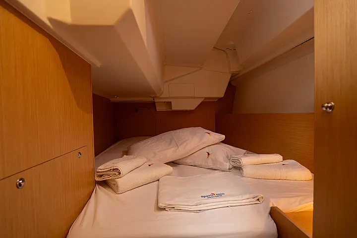 Oceanis 38.1 - Cabin