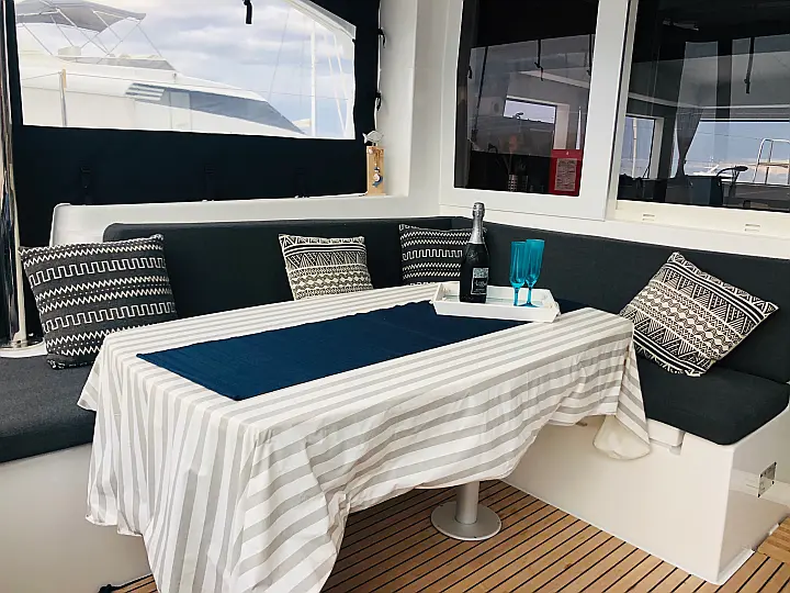 Lagoon 40 - Cockpit