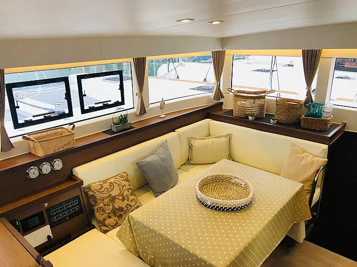 Lagoon 40 - Dinette
