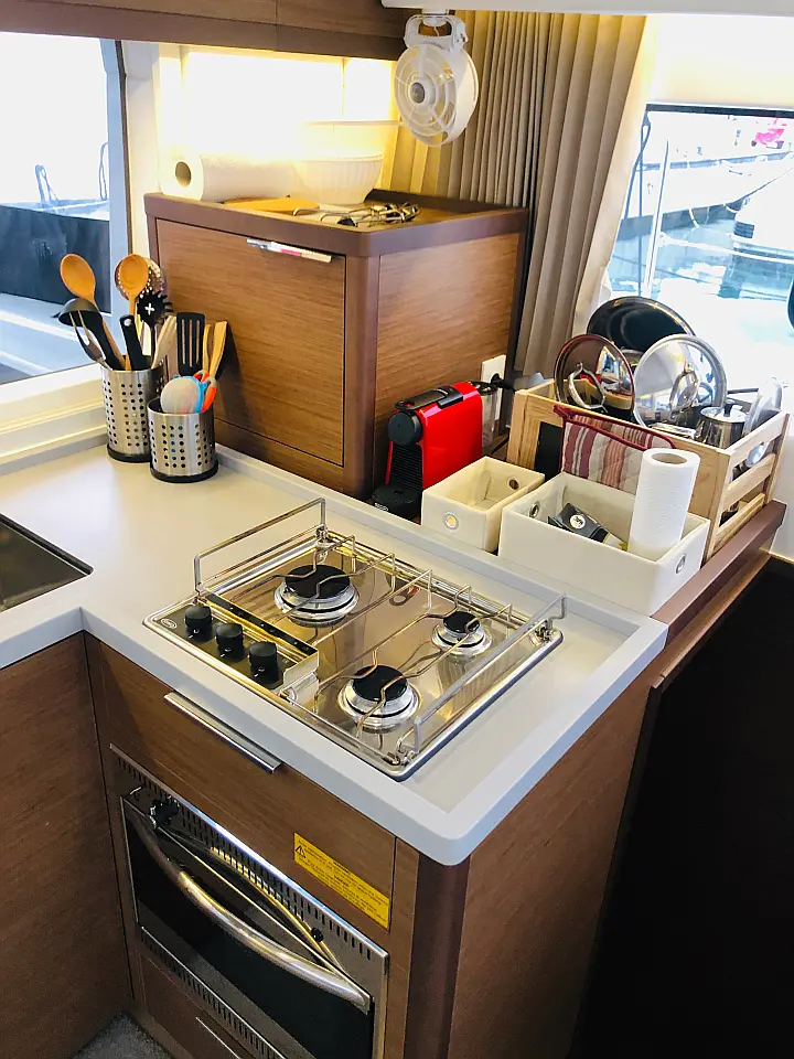 Lagoon 40 - Kitchen