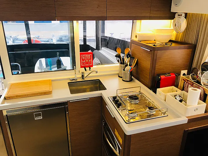 Lagoon 40 - Kitchen