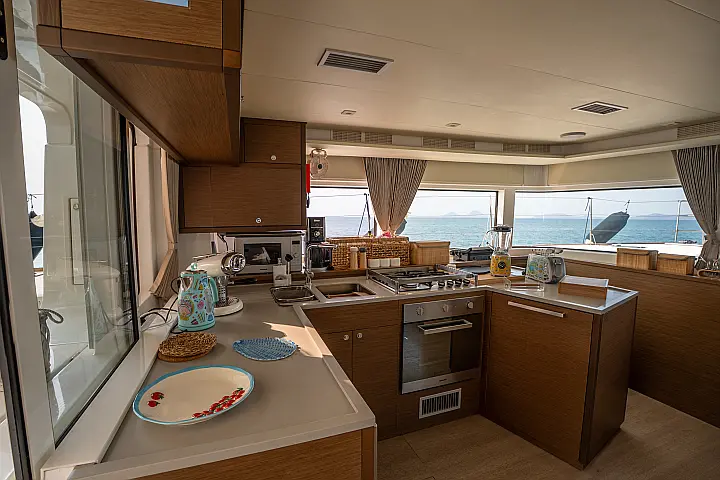 Lagoon 52F - Dinette