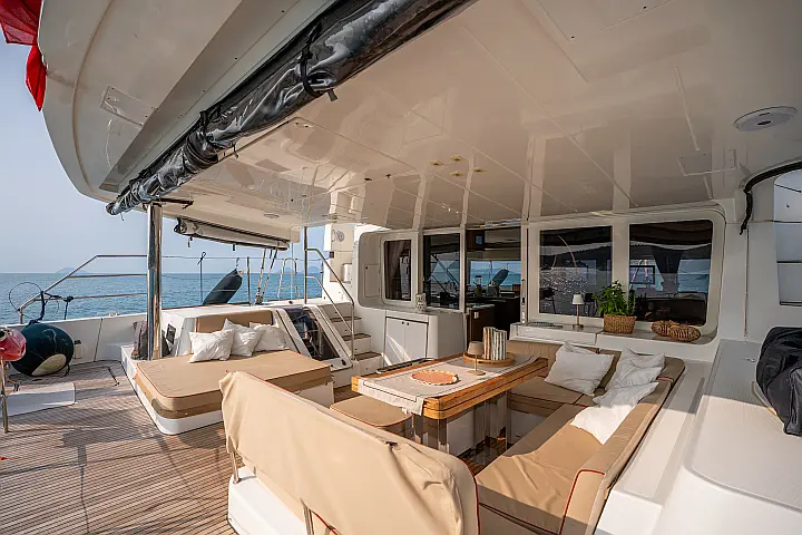 Lagoon 52F - Cockpit