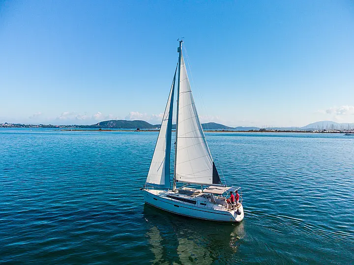 Bavaria 37 Cruiser - ext 1