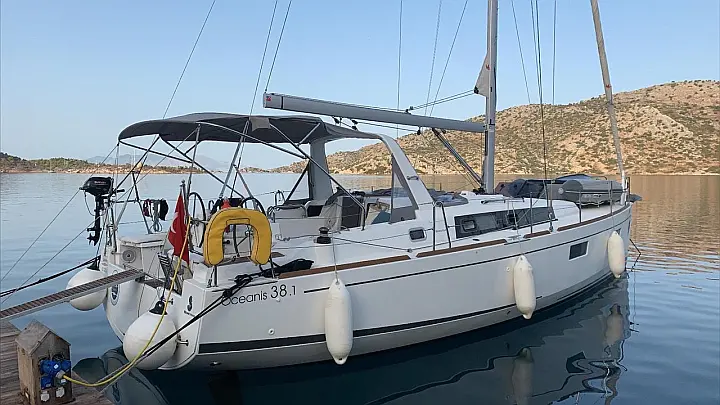 Beneteau Oceanis 38.1 - 