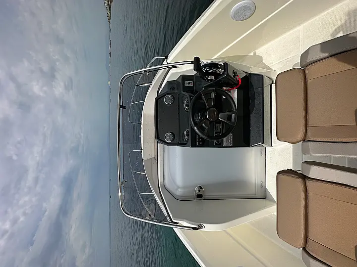 Quicksilver Activ 675 Open - 