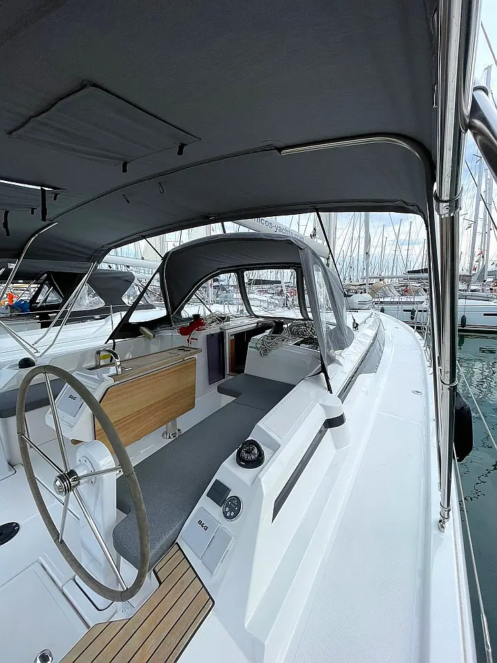 Bavaria C42 - 