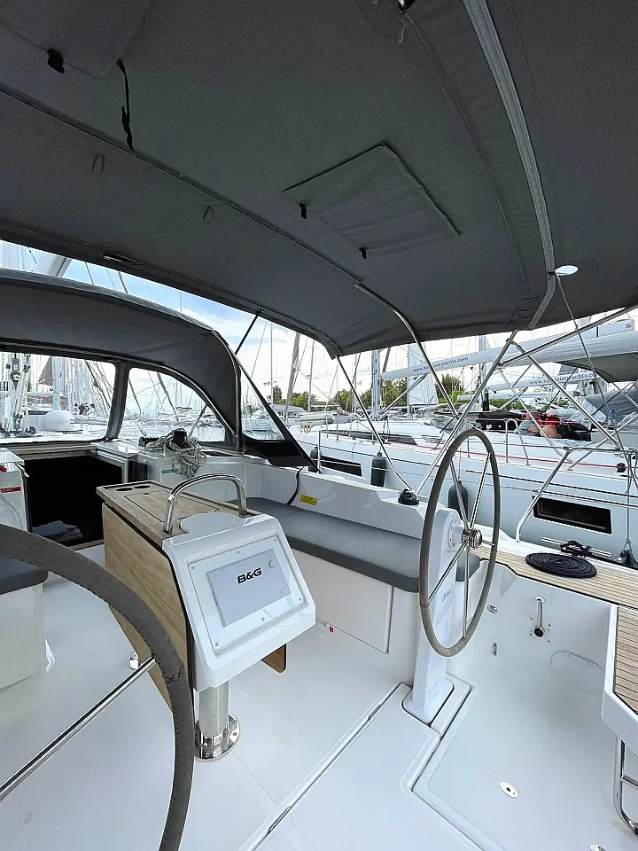 Bavaria C42 - 