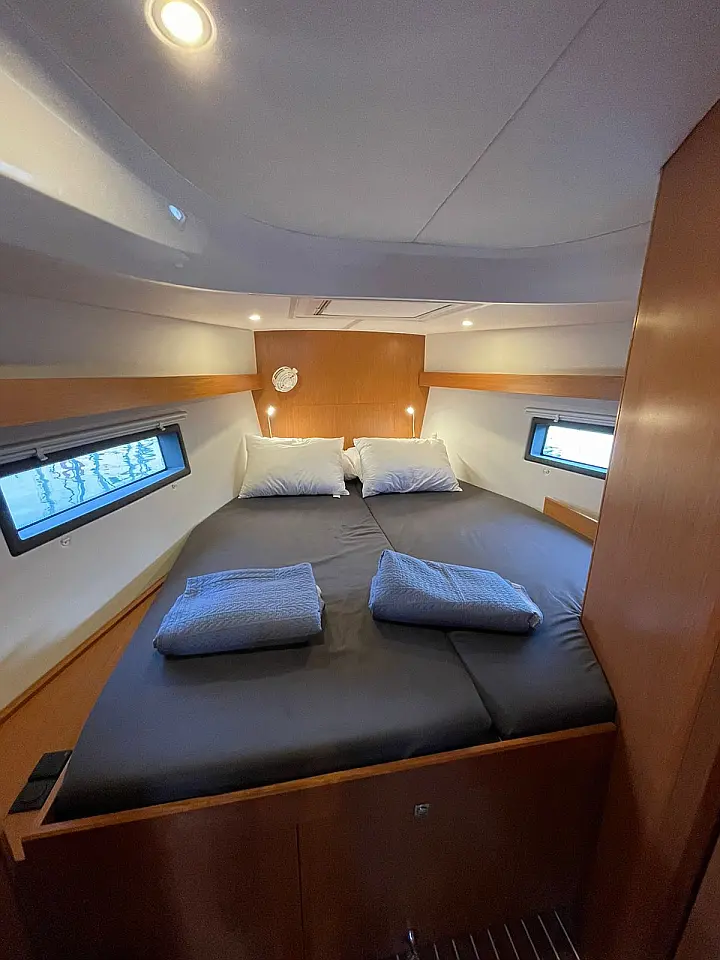 Bavaria C42 - 