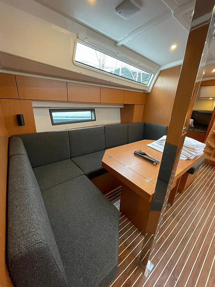 Bavaria C42 - 