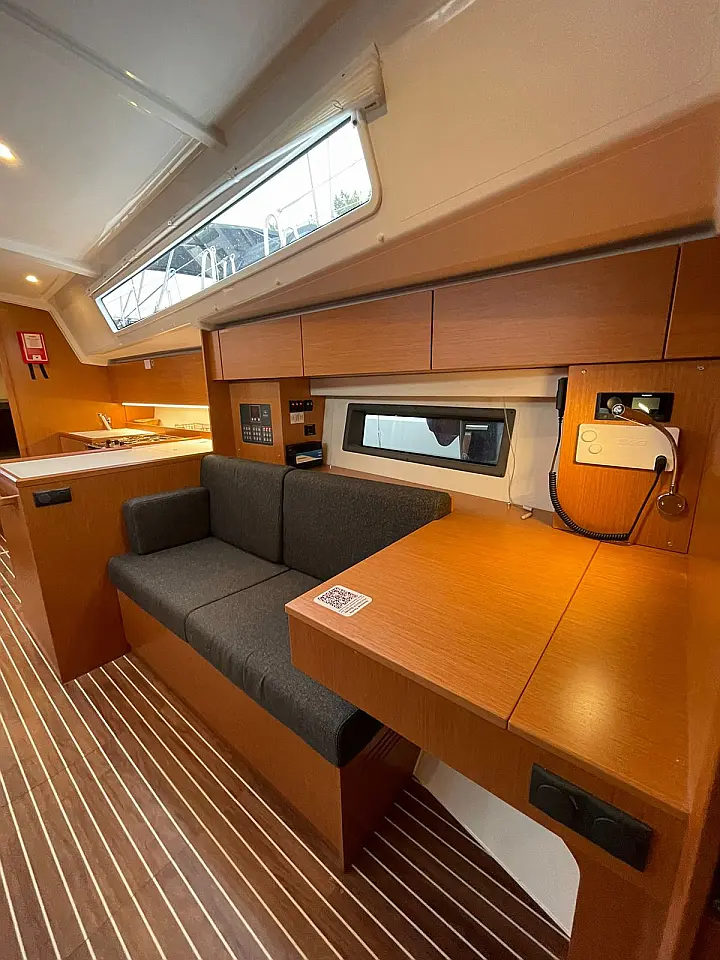 Bavaria C42 - 