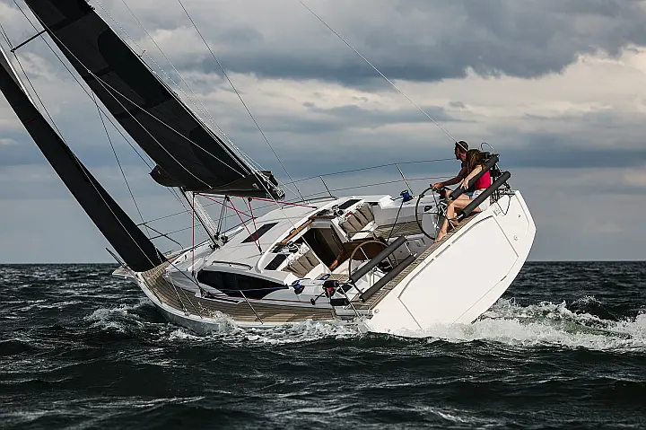 Maxus 35 (see with our base extra options availability as Air Conditioned) - 