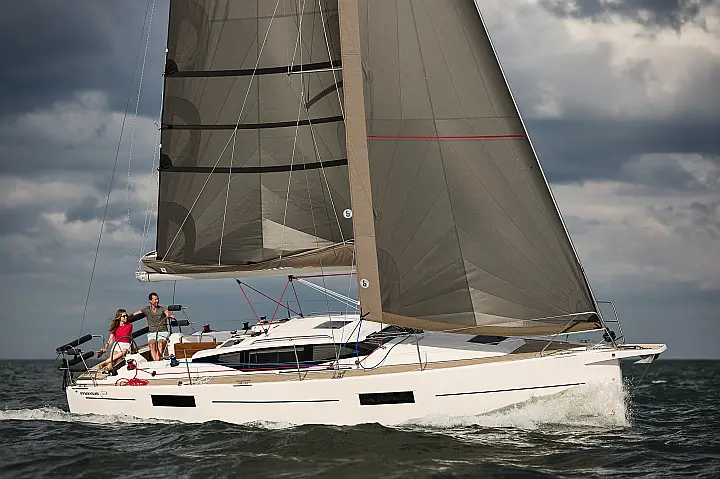 Maxus 35 (see with our base extra options availability as Air Conditioned) - 