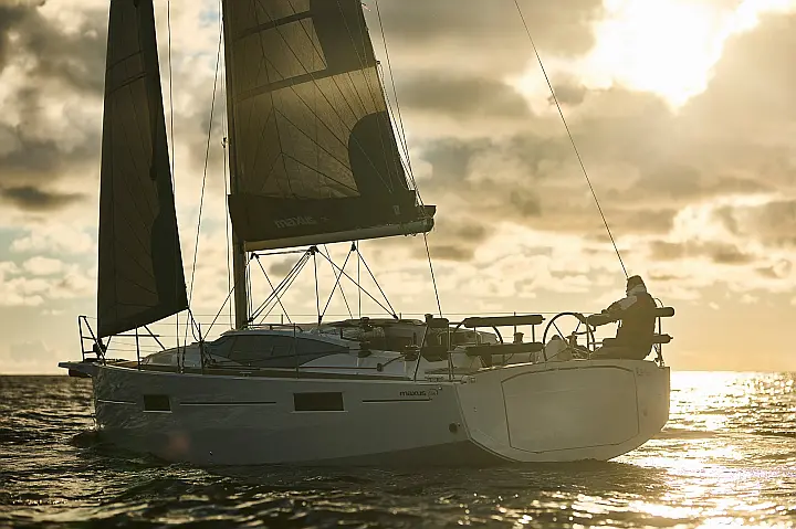 Maxus 35 (see with our base extra options availability as Air Conditioned) - 