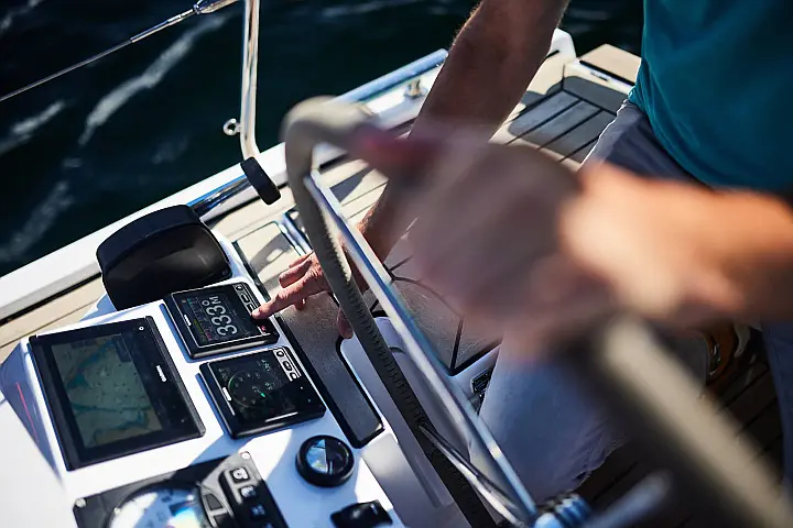 Maxus 35 (see with our base extra options availability as Air Conditioned) - 