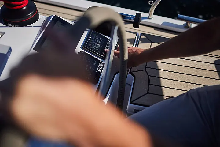 Maxus 35 (see with our base extra options availability as Air Conditioned) - 