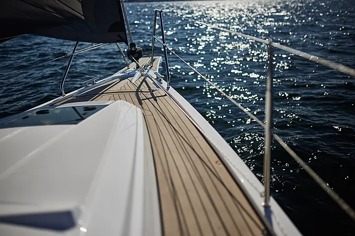 Maxus 35 (see with our base extra options availability as Air Conditioned) - 