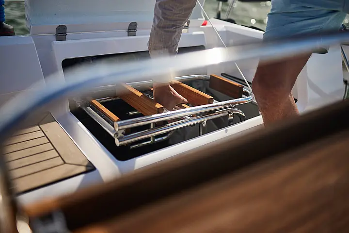 Maxus 35 (see with our base extra options availability as Air Conditioned) - 
