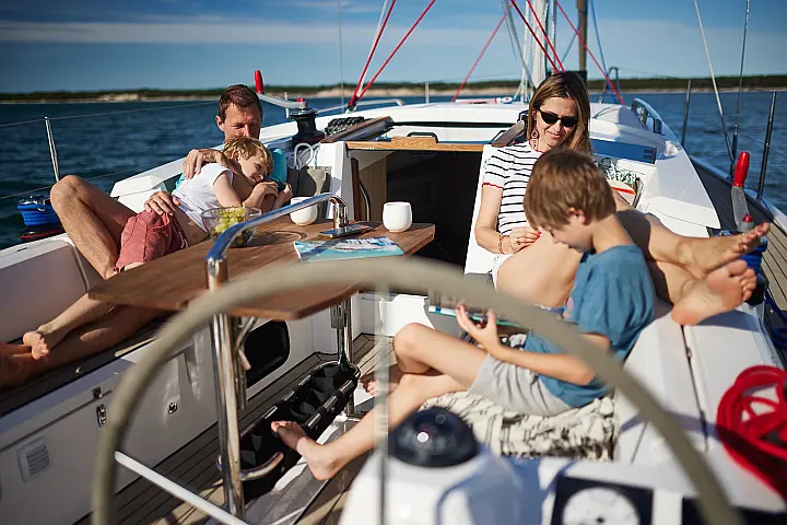Maxus 35 (see with our base extra options availability as Air Conditioned) - 