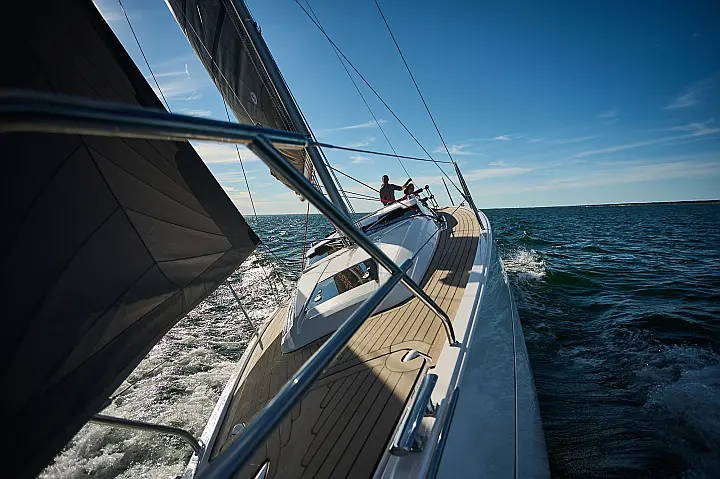 Maxus 35 (see with our base extra options availability as Air Conditioned) - 