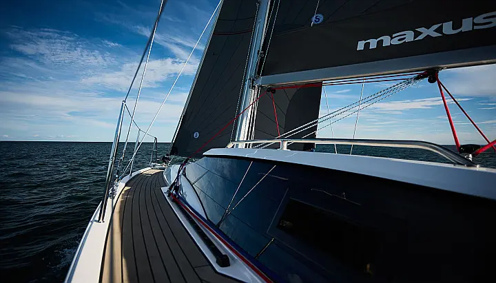 Maxus 35 (see with our base extra options availability as Air Conditioned) - 