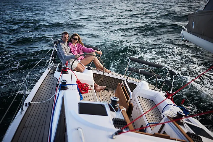 Maxus 35 (see with our base extra options availability as Air Conditioned) - 