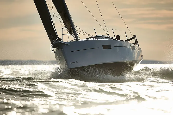 Maxus 35 (see with our base extra options availability as Air Conditioned) - 