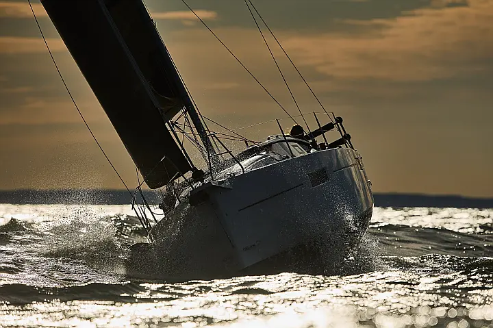 Maxus 35 (see with our base extra options availability as Air Conditioned) - 
