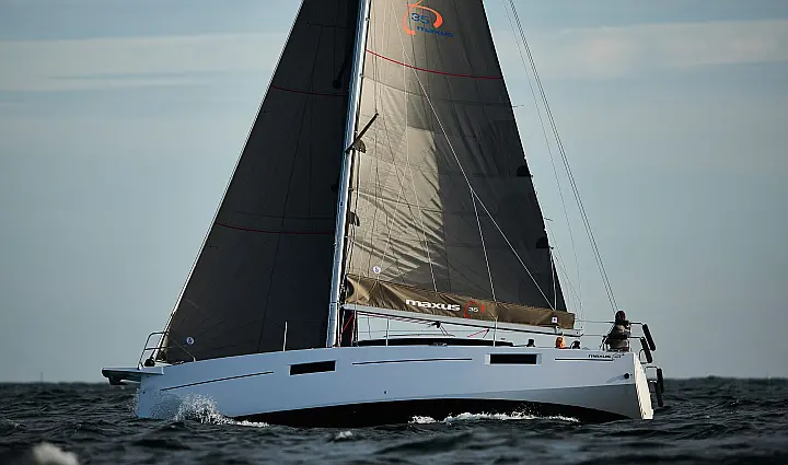 Maxus 35 (see with our base extra options availability as Air Conditioned) - 