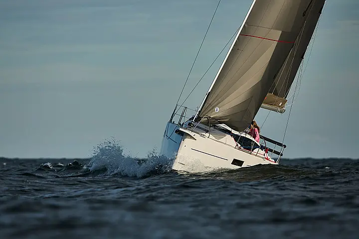 Maxus 35 (see with our base extra options availability as Air Conditioned) - 