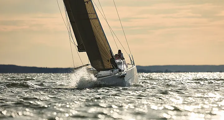 Maxus 35 (see with our base extra options availability as Air Conditioned) - 