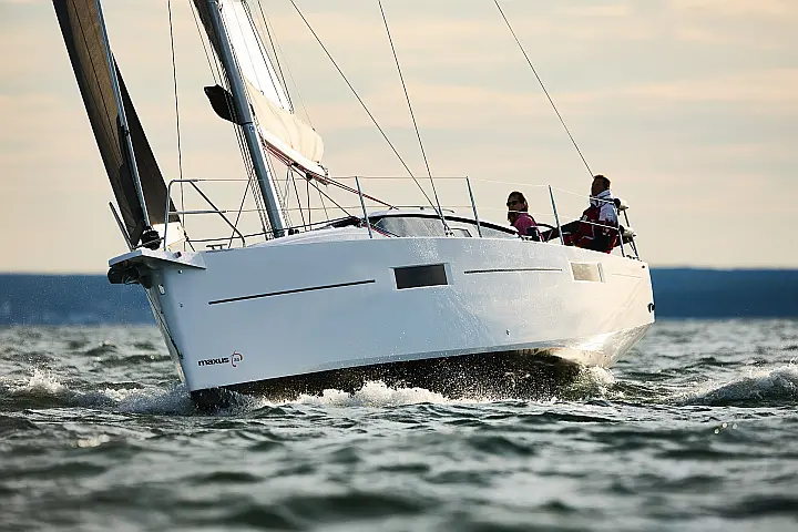Maxus 35 (see with our base extra options availability as Air Conditioned) - 