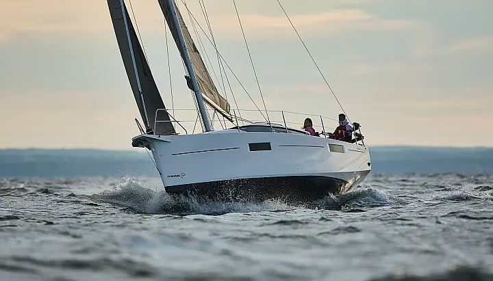 Maxus 35 (see with our base extra options availability as Air Conditioned) - 