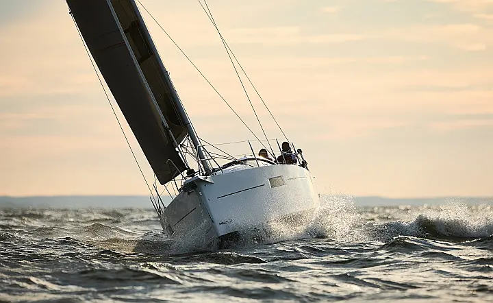 Maxus 35 (see with our base extra options availability as Air Conditioned) - 