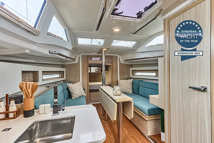 Maxus 35 (see with our base extra options availability as Air Conditioned) - 