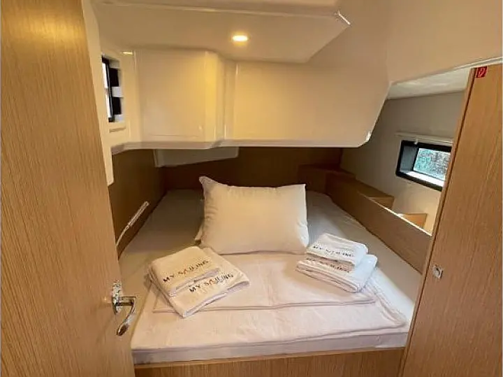 Bavaria C42 - 